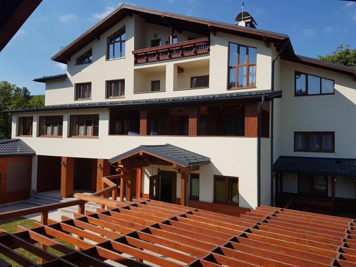 Atava Family House Hotel Yaremche Bagian luar foto